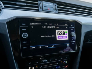 Volkswagen Passat Volkswagen Passat Variant 1.4 TSI PHEV 218pk GTE Business | Navigatie | Camera | Adaptive cruise - afbeelding nr 41