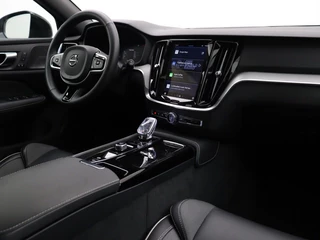 Volvo V60 Volvo V60 T6 PLUG-IN HYBRID PLUS DARK SCHUIFDAK 360GR CAM HARMAN KARDON - afbeelding nr 30
