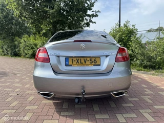 Suzuki Kizashi Suzuki Kizashi 2.4 Sport / Navigatie / Panoramadak / Luxe - afbeelding nr 19