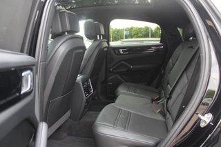 Porsche Cayenne Porsche Cayenne Coupé 3.0 / Trekhaak / Panoramadak / Camera / Luchtvering / 22'' / Bose / Stoelventilatie / Sportchrono / Stoelverwarming / DAB / ACC - afbeelding nr 11