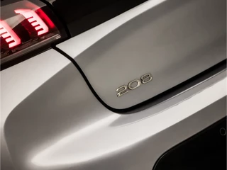 Peugeot 208 Automaat (PANORAMADAK, VIRTUAL COCKPIT, APPLE CARPLAY, GROOT NAVI, LEDER, 360 CAMERA, SPORTSTOELEN, GETINT GLAS, KEYLESS, ZWART HEMEL, NIEUWSTAAT) - afbeelding nr 31