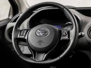 Toyota Yaris Automaat (NAVIGATIE, CLIMATE, CAMERA, SPORTSTOELEN, LANE ASSIST, XENON, CRUISE, NIEUWE APK, NIEUWSTAAT) - afbeelding nr 17