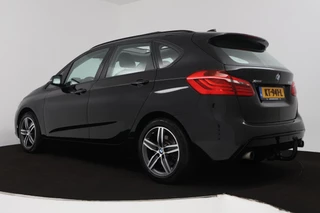 BMW 2 Serie BMW 2-serie Active Tourer 225i xDrive M Sport (PANORAMADAK, TREKHAAK, STOELVERWARMING, HEAD-UP, PARKEERSENSOREN, NAVIGATIE) - afbeelding nr 5