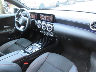 Mercedes-Benz A-Klasse Mercedes-Benz A-klasse 200 AMG Line Sfeerverlichting Pano - afbeelding nr 11