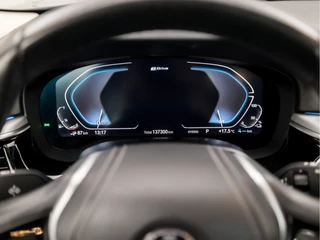 BMW 5 Serie BMW 5 Serie Touring 530e Sportline 293Pk Automaat (APPLE CARPLAY, GROOT NAVI, DEALER ONDERHOUDEN, CAMERA, SFEERVERLICHTING, LEDER, SPORTSTOELEN, ADAPTIVE CRUISE, TREKHAAK ELEKTRISCH, NIEUWSTAAT) - afbeelding nr 23