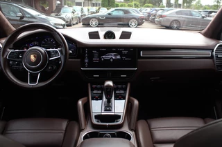 Porsche Cayenne Porsche Cayenne 3.0 E-Hybrid / Trekhaak / 360Camera / Burmester / Sportdesign / Sportchrono / Softclose / 21'' / Luchtvering / Keyless / Stuurverwarming / Matrix LED / DAB - afbeelding nr 2