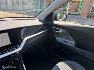 Kia Niro Kia Niro 1.6 GDi PHEV DynamicLine / PHEV  / Hybride  volledig elektrisch rijden 55 km ,  Navigatie / Camera  / Appel Carplay / Android auto , Stoel en stuur verwarming , Parkeerhulp achter , Trekhaak . - afbeelding nr 35