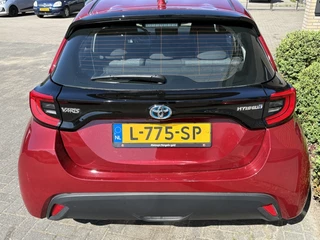 Toyota Yaris Toyota Yaris 1.5 Hyb. Dynamic ACHTER CAMERA-NAVI-BLUETOOTH - Allseason - afbeelding nr 8