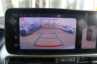Jeep Avenger Jeep Avenger ALTITUDE 156PK 54 kWh | 3-FASE | ELEKTRISCH BEDIENBARE ACHTERKLEP | ACHTERUITRIJ CAMERA | NAVIGATIE | DRAADLOZE APPLE CARPLAY/ANDROID AUTO | ALL SEASON BANDEN | LICHTMETALEN VELGEN 17