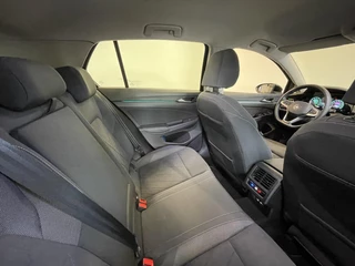 Volkswagen Golf Volkswagen Golf 1.5 eTSI Style Airco ECC Carplay Navi Adaptive Crusie Control Massagestoel AGR Ambiente verlichting - afbeelding nr 16