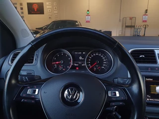 Volkswagen Polo Volkswagen Polo 1.0 BlueMotion Connected Series - NAP / CARPLAY / DAB / P.SENSOREN V+A / LM-VELGEN '17 / EXTRA SET '15 / NWE APK ! - afbeelding nr 35