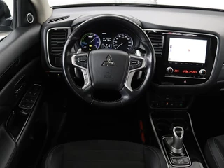 Mitsubishi Outlander Mitsubishi Outlander 2.4 PHEV Intense+ | Schuifdak |  Stoel & stuurverwarming | 360 camera | Trekhaak | Half leder | Carplay | Navigatie | Climate control - afbeelding nr 3