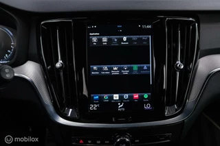 Volvo V60 Volvo V60 2.0 T8 Recharge AWD R-Design | NL auto | DAB+ | CarPlay | Adaptive | Blis | Rijklaar | - afbeelding nr 25