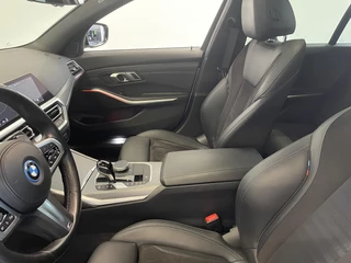 BMW 3 Serie BMW 3-serie Touring 320e M-Sport Aut-8 Panoramadak Adaptive M-Technic Chassis LED Navi Cruise Control PDC VA 19