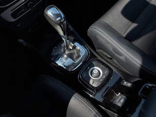 Renault Mégane Renault Mégane 1.2 TCe 131pk Automaat BOSE 5-Deurs | Navi | Clima | Cruise | Panorama Schuifdak | Keyless Entry | Licht+Regensensor | Pdc V+A+Camera | Stoelverwarming | Privacy Glass | 17''lm - afbeelding nr 16