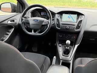 Ford Focus Ford Focus Wagon 1.0 ST-Line 140pk - Magnetic - N.a.v./Cruise/Clima - afbeelding nr 3