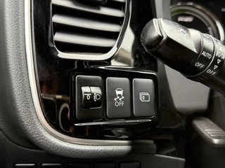 Mitsubishi Outlander Mitsubishi Outlander 2.0 PHEV Executive Edition Navi,Camera,Alcantara,Trekhaak,Stoelverkoeling,Stoelverwarming,Pdc V+A,Clima,Cruise,Dealer Onderhouden,Nieuwe Apk bij Aflevering - afbeelding nr 27