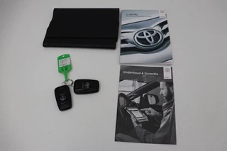Toyota C-HR Toyota C-HR 2.0 Hybrid First Edition | 184pk | Stoelverwarming | Carplay | Adaptive cruise | Trekhaak | Camera | Navigatie | Full LED - afbeelding nr 19