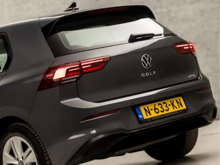 Volkswagen Golf Volkswagen Golf 1.0 eTSI Sport Automaat (APPLE CARPLAY, GROOT NAVI, KEYLESS, SFEERVERLICHTING, SPORTSTOELEN, LM VELGEN, PARKEERSENSOREN, ADAPTIVE CRUISE, NIEUWSTAAT) - afbeelding nr 11