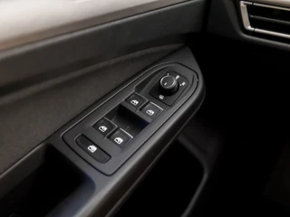 Volkswagen Golf (APPLE CARPLAY, VIRTUAL COCKPIT, GROOT NAVI, KEYLESS, SFEERVERLICHTING, SPORTSTOELEN, STOELVERWARMING, LED KOPLAMPEN, LANE ASSIST, NIEUWSTAAT) - afbeelding nr 23