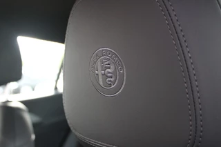 Alfa Romeo Tonale Alfa Romeo Tonale 1.5T 160PK AUTOMAAT Hybrid Ti | NIEUWE AUTO! | ELEKTRISCH BEDIENBARE VOORSTOELEN MET GEHEUGENFUNCTIE | HARMAN EN KARDON AUDIO | FULL LED KOPLAMPEN | 18