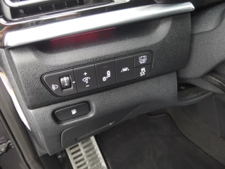 Kia Niro Kia Niro 1.6 GDi Hybrid DynamicPlusLine TREKHAAK / LEDER / STOELVERW / STUURVERW / FULL LED / CAMERA / PDC / BLUETOOTH / ACC / NL-AUTO - afbeelding nr 29