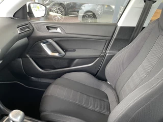 Peugeot 308 Peugeot 308 SW 1.6 BlueHDI 120 pk Blue Lease Executive Pack Trekhaak Panoramadak Camera Parkeersensoren DAB Clima en Cruise Control Wit Metallic Nette auto zuinige Euro 6 Diesel Station - afbeelding nr 28