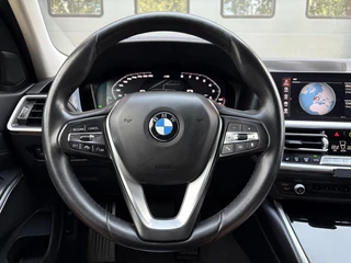 BMW 3 Serie BMW 3-serie 330i High Executive, M Pakket, Schuifdak, 19