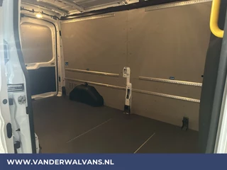 Ford Transit Ford Transit 2.0 TDCI 131pk L3H2 Euro6 Airco | Camera | Navigatie | Apple Carplay | Android Auto Cruisecontrol, Parkeersensoren, Elektrisch verstelbare bestuurdersstoel, Verwarmde voorruit, Stoelverwarming, Bijrijdersbank - afbeelding nr 11