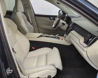 Volvo XC60 Panoramadak Trekhaak Navi ACC DAB 20 Inch Velgen Harman Kardon Head-Up Elek Stoelen + Verwarming Google Getint Glas Facelift - afbeelding nr 6