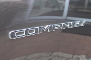 Jeep Compass Jeep Compass 1.4 140PK MultiAir LIMITED | AFNEEMBARE TREKHAAK | ELEKTRISCH BEDIENBARE STOELEN MET GEHEUGENFUNCTIE | LEDEREN BEKLEDING | NAVIGATIE | KEYLESS ENTRY/START | CRUISE CONTROL | DAB+ RADIO | ACHTERUITRIJ CAMERA | DODEHOEK DETECTIE | BEATS AUDIO SYSTEM | CLIMATE CONTROL | - afbeelding nr 25