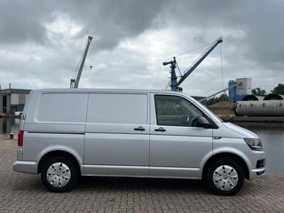 Volkswagen Transporter Volkswagen Transporter 2.0 TDI 102pk L1H1 Highline Trekhaak/Navi/Cruise/Bluetooth/Parkeersensoren - afbeelding nr 2