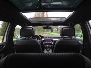 Volkswagen Passat Volkswagen Passat Variant 1.4 TSI ACT 149PK DSG / HighLine / R-line / LED *NAP* - afbeelding nr 49