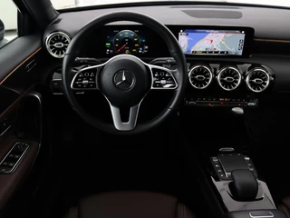 Mercedes-Benz A-Klasse Mercedes-Benz A-klasse 250e Urban | Stoelverwarming | Camera |  Sfeerverlichting | Full LED | Half leder | Park Assist | Climate control | DAB | Bluetooth | Cruise control - afbeelding nr 3