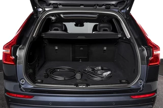 Volvo XC60 Volvo XC60 2.0 T6 Plug-in hybrid AWD Plus Dark | S/K-Panodak | Dig. Cockpit | Adapt. Cruise | Memory Stoelen | Elek. Klep | Stoel-+stuurverw. | 360 Camera | Harman/Kardon | NAV+App. Connect | LM 19
