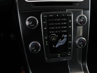 Volvo V60 Volvo V60 1.5 T3 R-Design | Stoelverwarming | Xenon |  Leder/Alcantara | Navigatie | Trekhaak | Parkeerhulp | Climate control | Cruise control - afbeelding nr 23