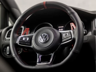 Volkswagen Golf 230Pk Automaat (SCHUIFDAK, APPLE CARPLAY, NAVIGATIE, ALCANTARA, DYNAMISCHE KNIPPERLICHTEN, STOELVERWARMING, CAMERA, KEYLESS, ADAPTIVE CRUISE, GETINT GLAS, NIEUWE APK, NIEUWSTAAT) - afbeelding nr 18