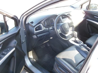 Suzuki S-Cross staat in Hoogeveen - afbeelding nr 13