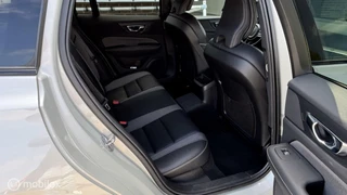 Volvo V60 Volvo V60 2.0 T6 Plug-in hybrid AWD Plus Dark R-DESIGN - afbeelding nr 17