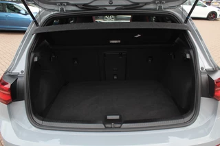 Volkswagen Golf Volkswagen Golf 2.0 TSI GTI Clubsport / Panoramadak / Camera / Head-up / 19'' / IQ Lights / Keyless / Dodehoek / DAB / Stoelverwarming / ACC - afbeelding nr 16