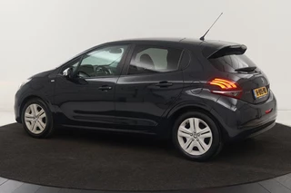 Peugeot 208 Peugeot 208 1.2 PureTech Style | Panoramadak |  Stoelverwarming | Cruise control | Parkeerhulp | Climate control | Bluetooth - afbeelding nr 2
