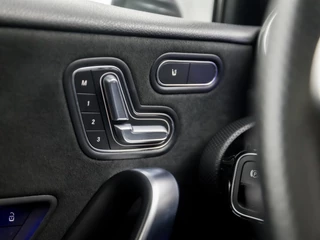 Mercedes-Benz A-Klasse Automaat (SCHUIFDAK, SFEERVERLICHTING, MEMORY SEATS, LEDER/ALCANTARA, WIDE SCREENS, STOELVERWARMING, GETINT GLAS, CAMERA, NIEUWE APK, NIEUWSTAAT) - afbeelding nr 13