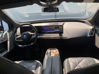 BMW iX BMW iX xDrive50 High Executive 112 kWh Laser B&W Pano.dak Trekhaak M-sport - afbeelding nr 23