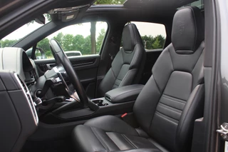 Porsche Cayenne Porsche Cayenne 3.0 E-Hybrid / Trekhaak / Panoramadak / 360Camera / Head-up / 21'' / Keyless / Bose / Sportchrono / Softclose / Stuurverwarming / Leder / Cruise Control - afbeelding nr 4