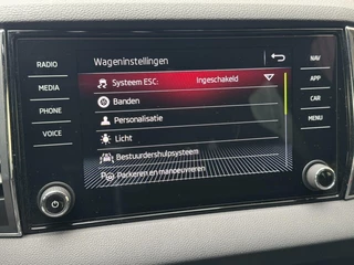 Škoda Karoq Skoda Karoq 1.5 TSI Sportline Automaat | Stoelverwarming | Apple CarPlay | LED verlichting | Trekhaak uitklapbaar | Adaptieve cruise control | Dode hoek detectie | Voorruitverwarming | Parkeersensoren voor en achter | Achteruitrijcamera - afbeelding nr 27