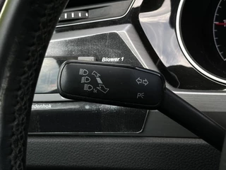 Volkswagen Touran Volkswagen Touran 2.0 TDI SCR EURO 6, HONDENAUTO, FACELIFT, NAVI, CRUISE, ECC-AIRCO, PARKEERSENSOREN, LICHTMETAAL 16