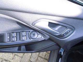 Ford Focus Ford Focus Wagon 125pk Titanium winterpakket-privacyglass-navi touchscreen - afbeelding nr 9