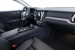 Volvo V60 Volvo V60 Cross Country 2.0 B5 AWD Pro | PANORAMADAK | LEDER ✅ 1e Eigenaar - afbeelding nr 4