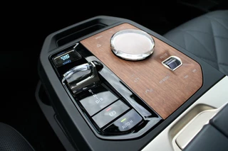 BMW iX BMW iX xDrive40 77kWh Sport pakket | Pano | Trekhaak | Massage - afbeelding nr 14