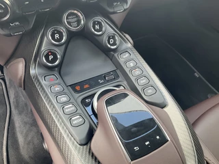 Aston Martin V8 Vantage Aston Martin V8 Vantage Roadster 4.0 360° Leer Sportzetels 21 Inch Xenon-Grey 10.487KM! - afbeelding nr 75